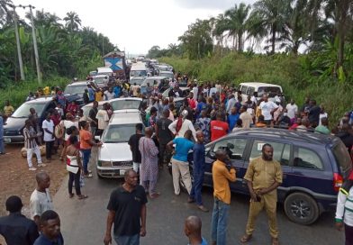Commuters stranded in Edo as drivers block Auchi-Benin road over kidnap of colleague – The Sun Nigeria – Daily Sun Commuters stranded in Edo as drivers block Auchi-Benin road over kidnap of colleague – The Sun Nigeria – Daily Sun