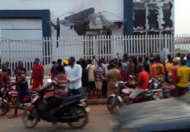 Gunmen attack Edo town, raid four banks, kill seven persons – solacebase.com Gunmen attack Edo town, raid four banks, kill seven persons – solacebase.com